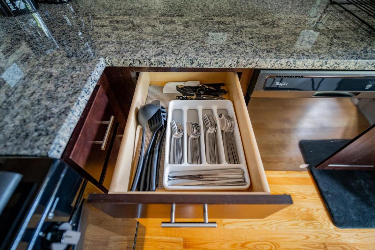 3-Bedroom Gem Apt With In-Unit Laundry - Lawndale 1 & 2 Rep Chicago Kültér fotó